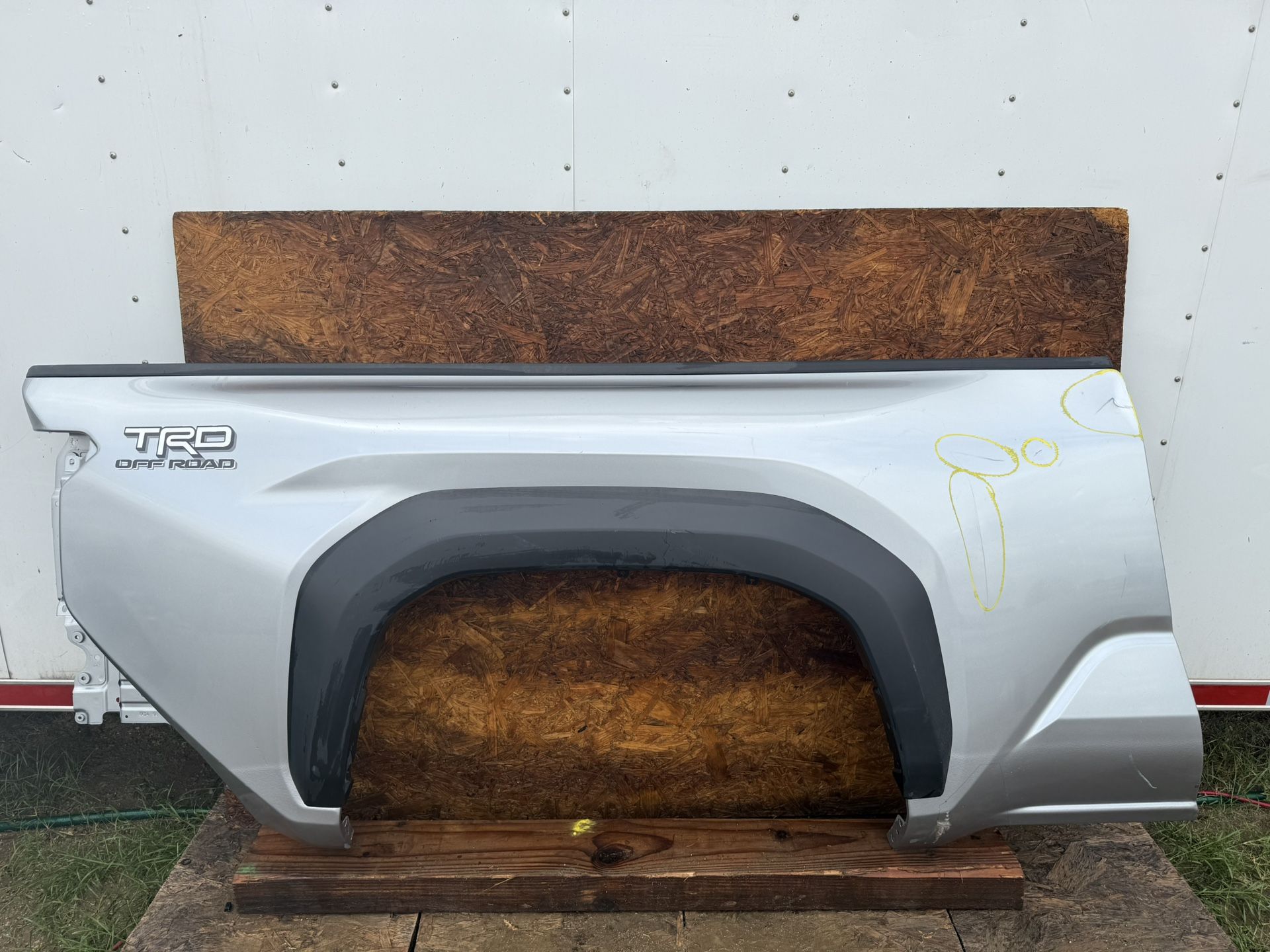 2024 - 2025 TOYOTA TACOMA RIGHT SIDE QUATER PANEL 6FT LONG BED OEM USED