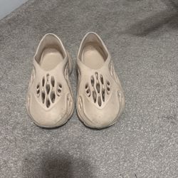 Yeezy Foam Runners Sand Color 