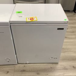 MAGIC CHEF HMCF5W4 CHEST FREEZER for Sale in Webster TX OfferUp