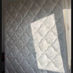 Queen Mattress $40
