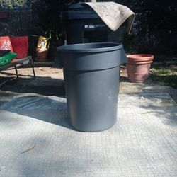 Trash can For Sale