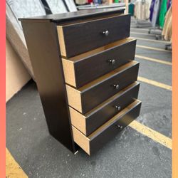 Dresser/ Five drawers dresser