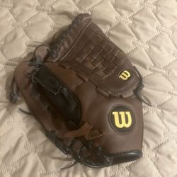 Wilson Baseball/ Softball 475 Glove 11.5  LH Throwers 