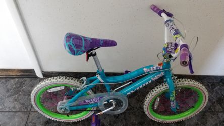 Girls bike Needs 1 new tire. Paid around $90