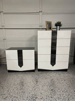 Dresser with 5 drawers and nightstand set