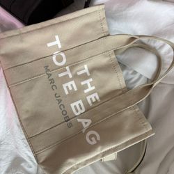 beige medium marc jacob’s tote bag