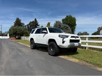 2018 Toyota 4Runner Off-Road Premium