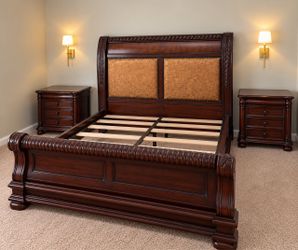 Queen Size Real Wood Bed + 1 Nightstands – Excellent Condition