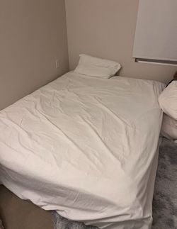 Queen size bed mattress