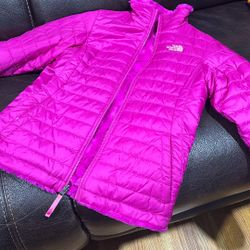 HARDLY USED KIDS NORTH FACE JACKET 