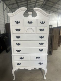 Super BEAUTIFUL TALL BOY DRESSER AOLID WOOD