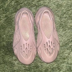 Yeezy Foam runners 7M 