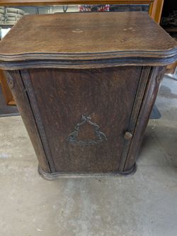 Sewing machine cabinet