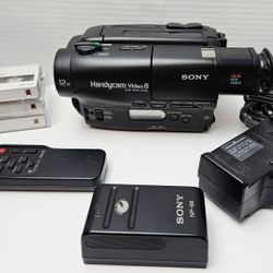 Sony CCD-TR76  Handycam Video 8 With Battery, Charger And Extras Tested. 
