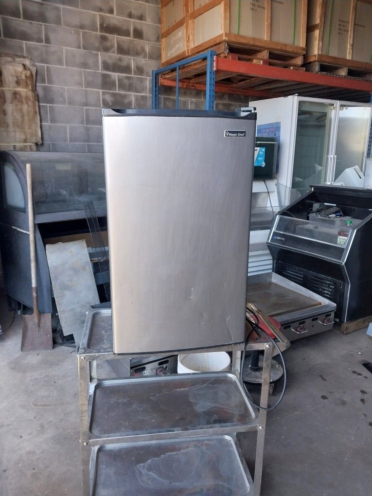 Magic Chef  Mini Refrigerator For Sale !!!