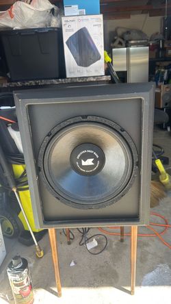 Miller & Kreisel M&K V-76 powered Subwoofer