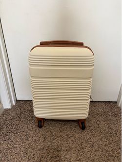 Like new Carry on hard side spinner luggage suitcase bag