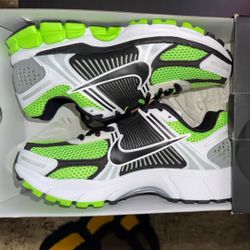 Nike Size 6.5 Men Brand New 