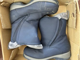 Youth size 7 Lands End Rain Or Snow Boots
