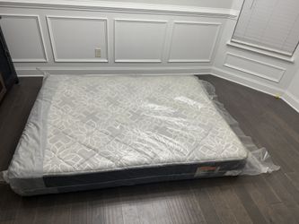 Queen mattress Sealy