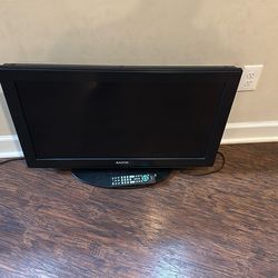 Sanyo 32 in Tv w/remote