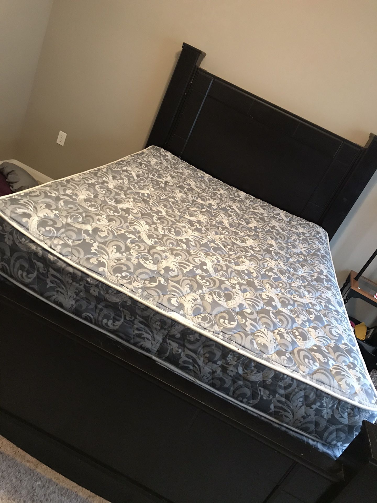 Queen Size Bed w frame