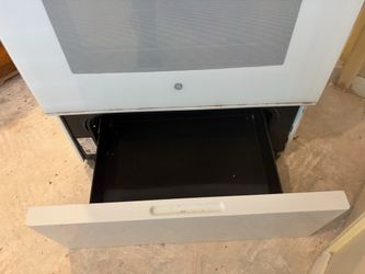 GE Electric Stove