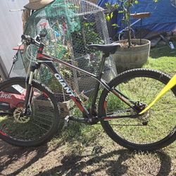 Giant Talon 2 29er  Excellent Condition 