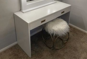 Vanity (desk)