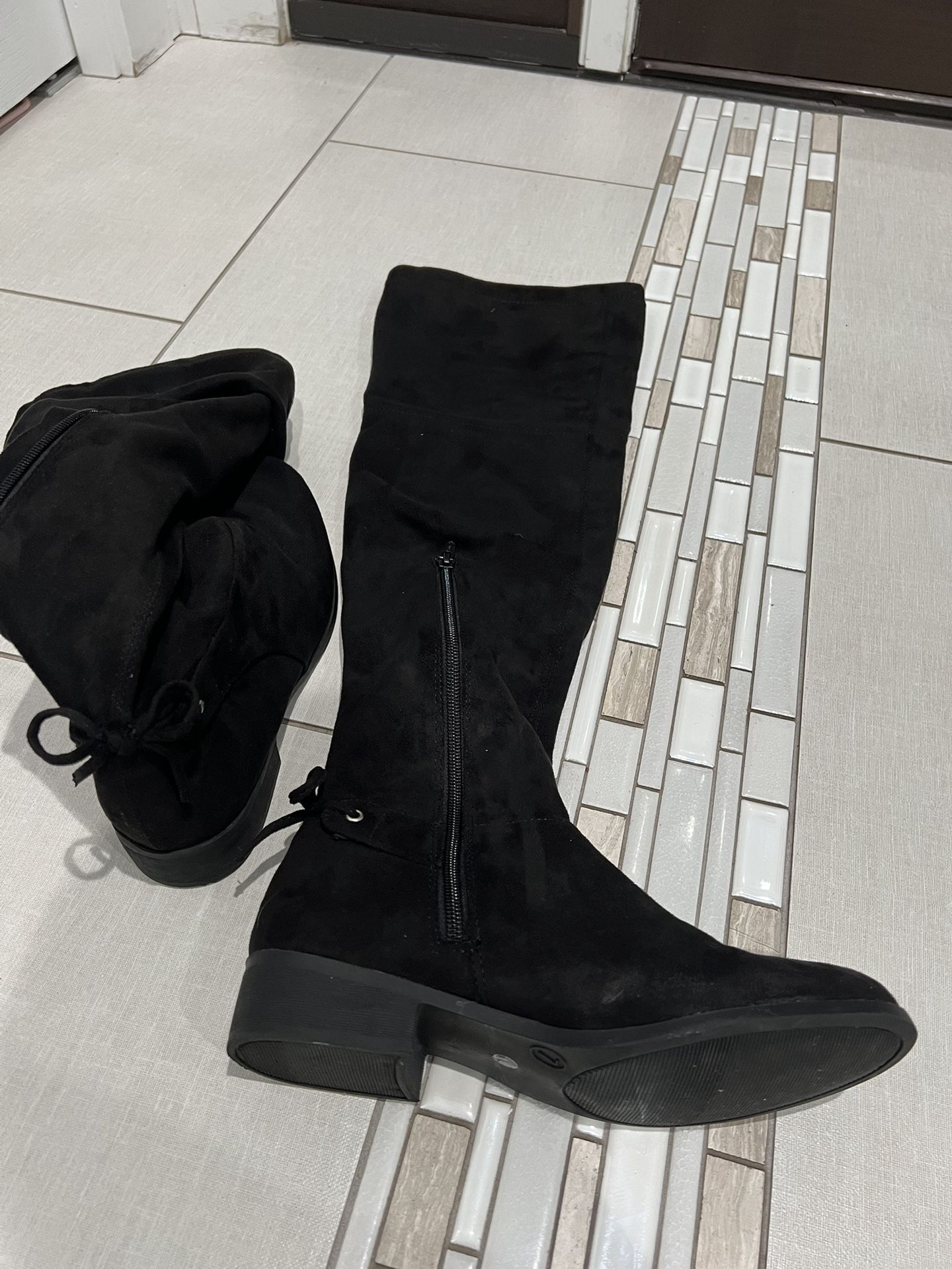 Above knee boots size 7 woman