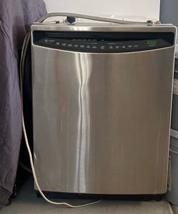 Monogram GE dishwasher. Lavadora de trastes