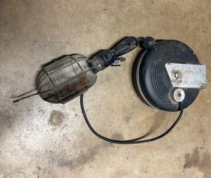Vintage Cordomatic 900 drop light with plug untested