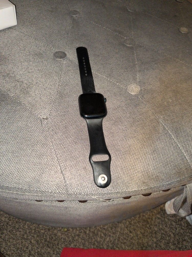 Selling Apple Watch Series 8 45mm