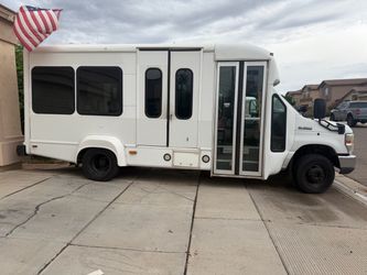 Handicap accessible bus