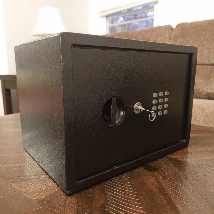 Safe - with 2 Keys and Programmable PIN