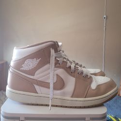 Air Jordan 1 Mid
