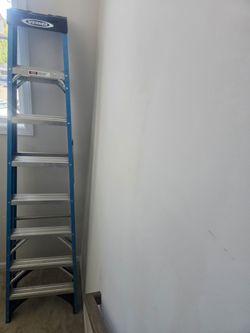 Werner 8 ft Fiberglass Step Ladder – Heavy Duty – Excellent Condition