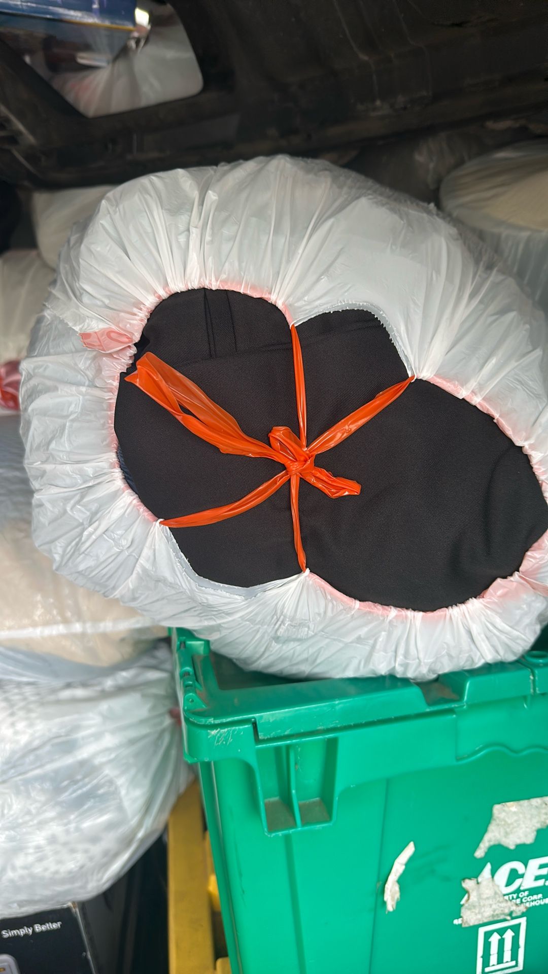 Bolsa De Ropa De Niño Buena Ropa Y Buenas Marcas Size 14/16 Y XS Es Mucha $30 Toda Chamarras Sudaderas Playeras Y Shorts