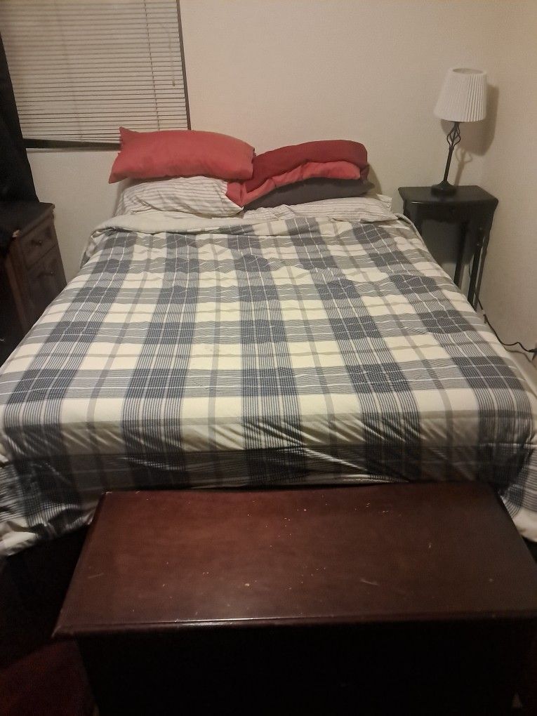 Mattress + frame