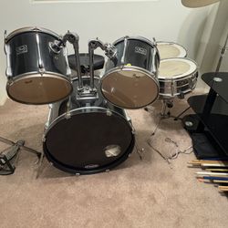 Pearl Drum Set With Zildjian Cymbals (2)