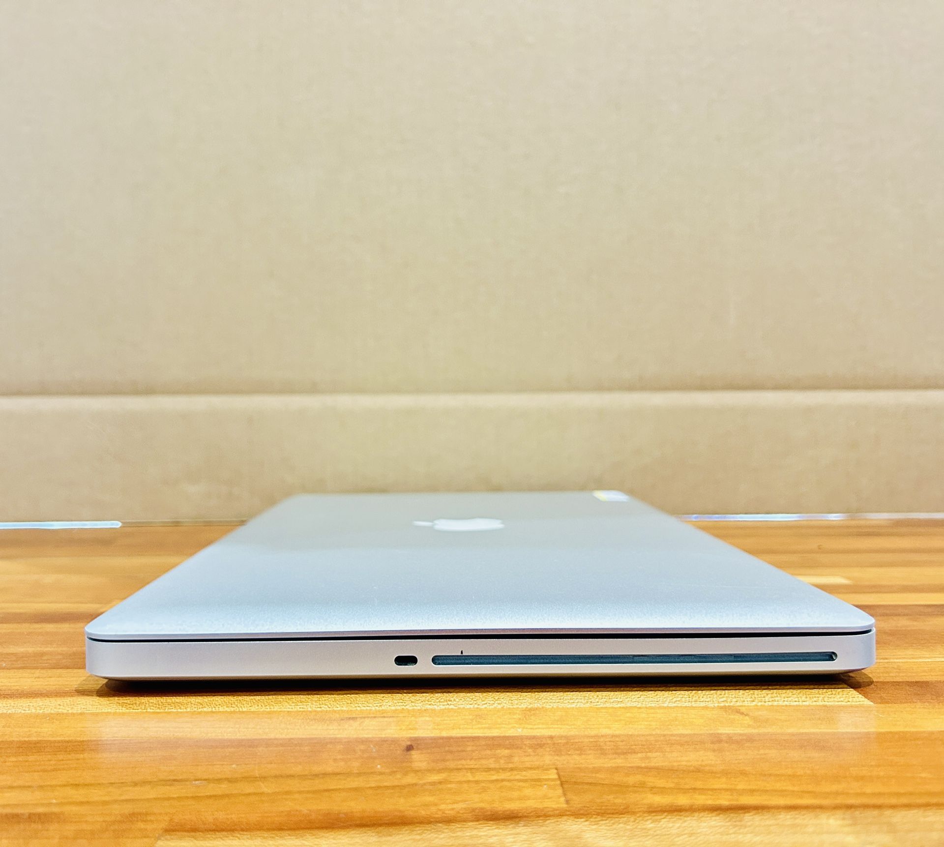 ? MacBook Pro 15” Mid 2009 2.53 Ghz intel core 2Duo 4GB RAM 128GB 