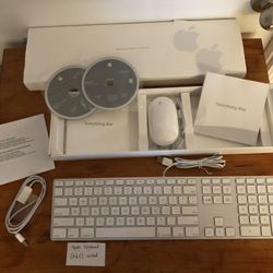 Apple wired Keyboard w/Mouse
