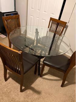 Dinning round table with 4 chairs