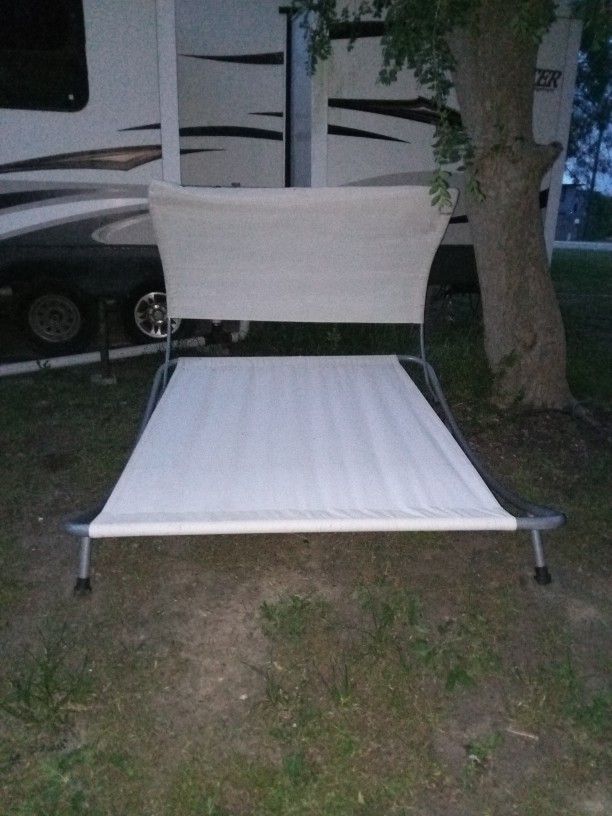 Pool Bed