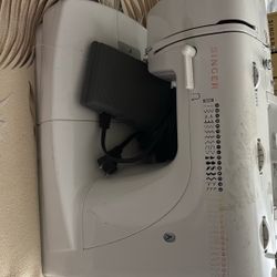 Singer Sewing Machine 