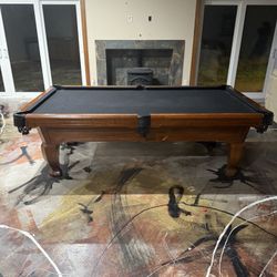 Brunswick Madison 9-Foot Pool Table – Excellent Condition