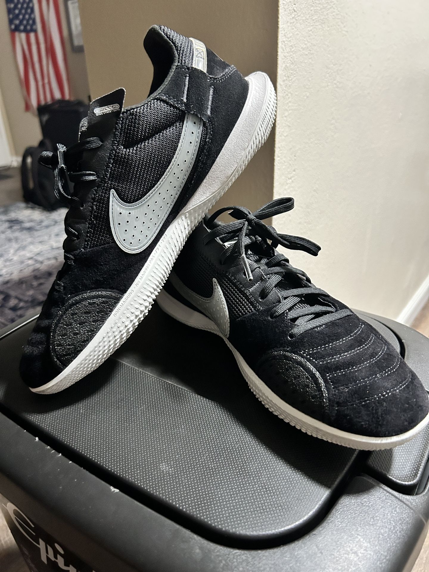 Nike Street Gato Futsal Shoes Mens 9.5