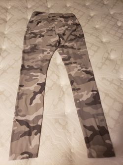 Gray Camo Leggings (S/M)