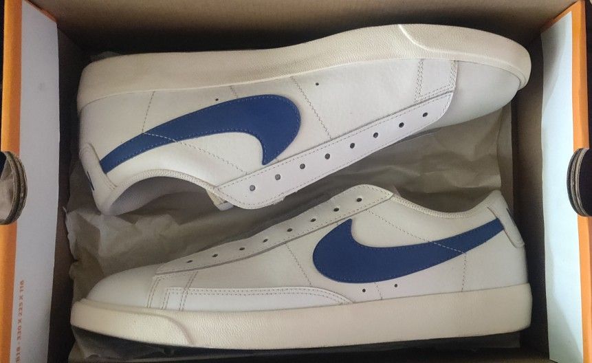Nike Low Blazers