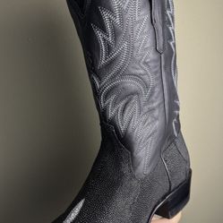 Vamp Stingray Boots Size 8 paid 800 Asking 250